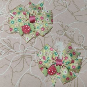 *Luxe 4 Piece Clip On Hair Bow Set